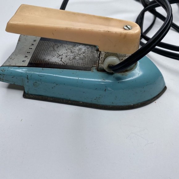 Vintage Nassau Toy Iron Home Cleaning Kids Play House Laundry Teaching - Picture 4 of 7